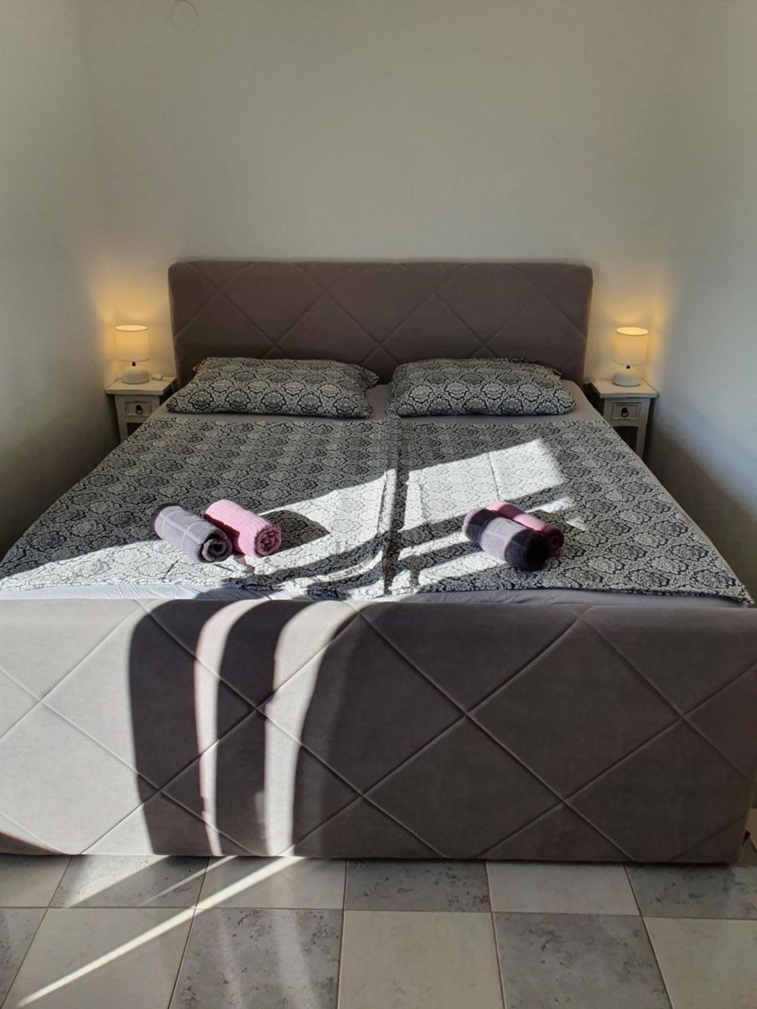 Apartments Zadar Nin Anton I Martina Vrsi Chambre photo